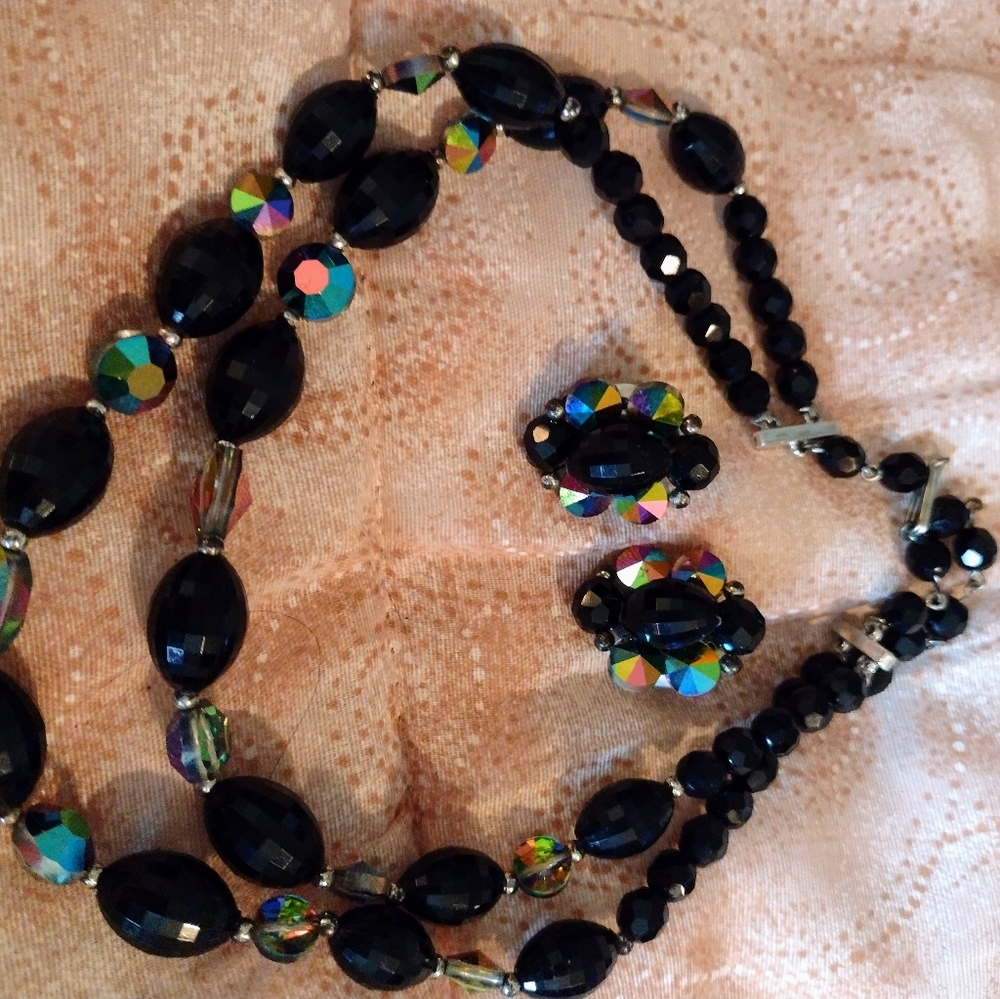 Beautiful vintage necklace an earrings set